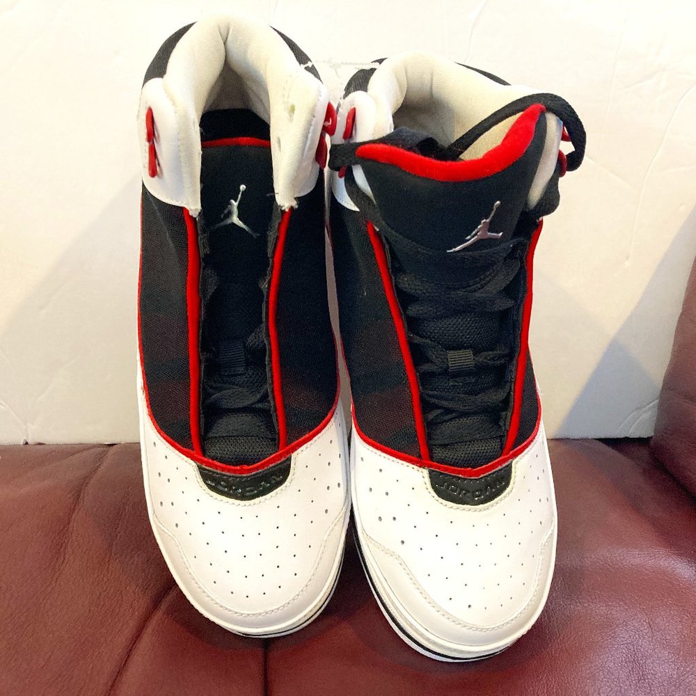 NEW Jordan Shoes Basketball Athletic White Black YOUTH 7 EQUIVALENT WOMEN 8-8.5